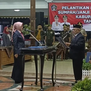 Bupati Lantik Khusna Lindarti sebagai Sekda Blitar Definitif, Perkuat Program Pemkab