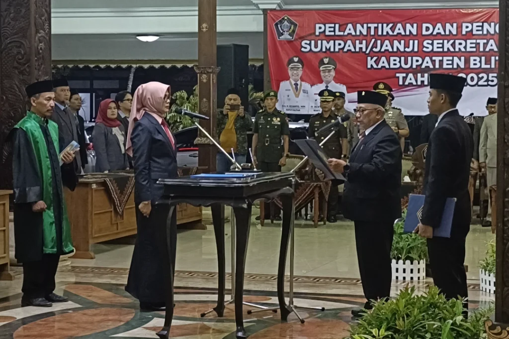 Bupati Lantik Khusna Lindarti sebagai Sekda Blitar Definitif, Perkuat Program Pemkab