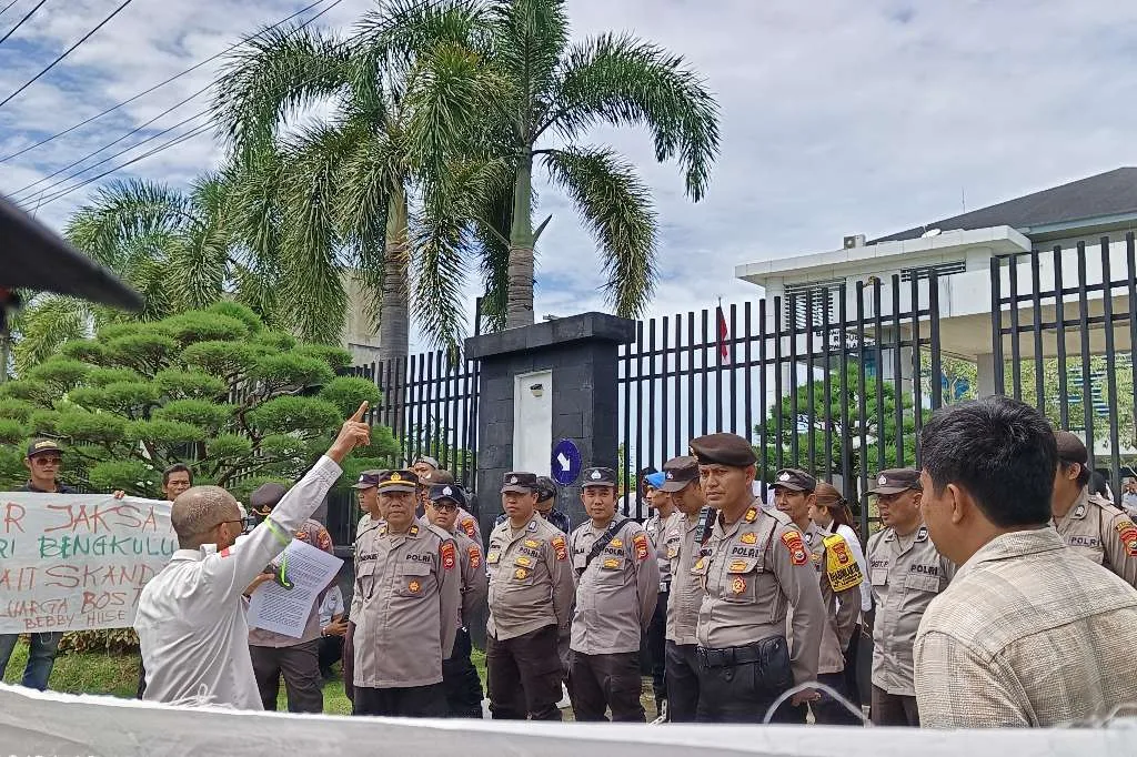Demo BPK Bengkulu, Massa Desak Audit Desa, Pemkab, Perusahaan Sawit Hingga Baznas Kota