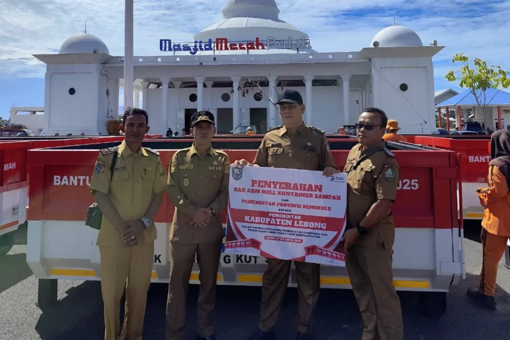 Kabupaten Lebong Dapat Dua Unit Bak ARM Roll, Wabup: Terima Kasih Pak Gubernur