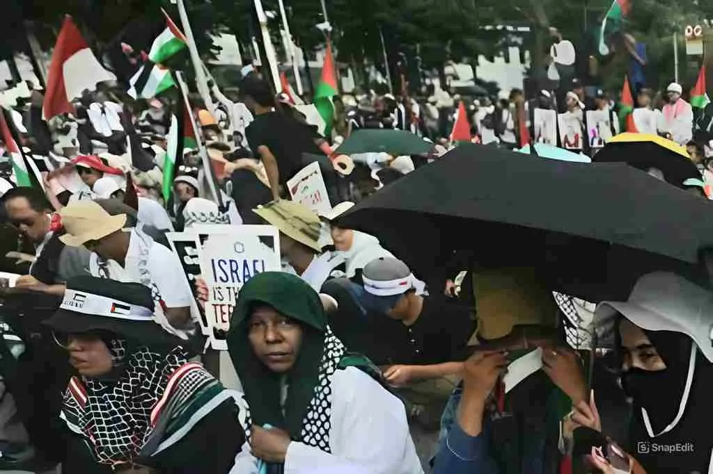 Ribuan Warga Kumpul dalam Aksi Damai untuk Palestina di Patung Kuda Jakarta