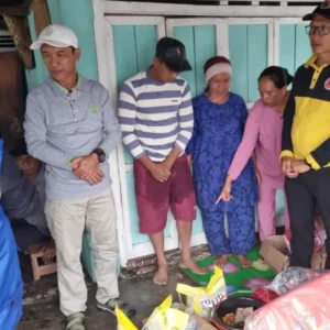 Wabup Beri Bantuan, Rumah Korban Kebakaran Akan Dibangun Kembali Wabup Beri Bantuan, Rumah Korban Kebakaran Akan Dibangun Kembali