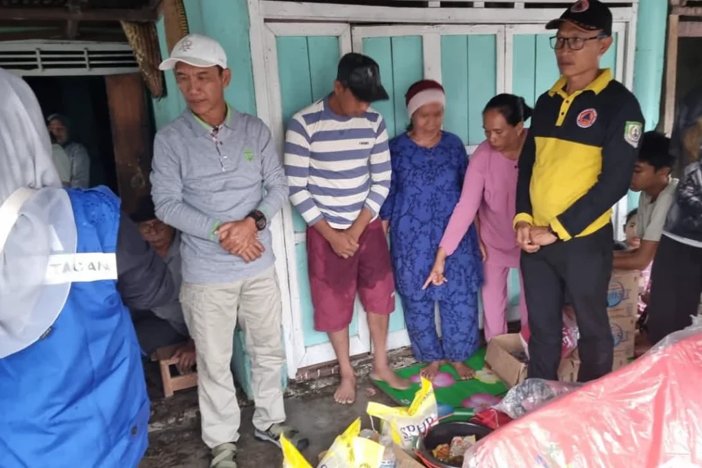 Wabup Beri Bantuan, Rumah Korban Kebakaran Akan Dibangun Kembali