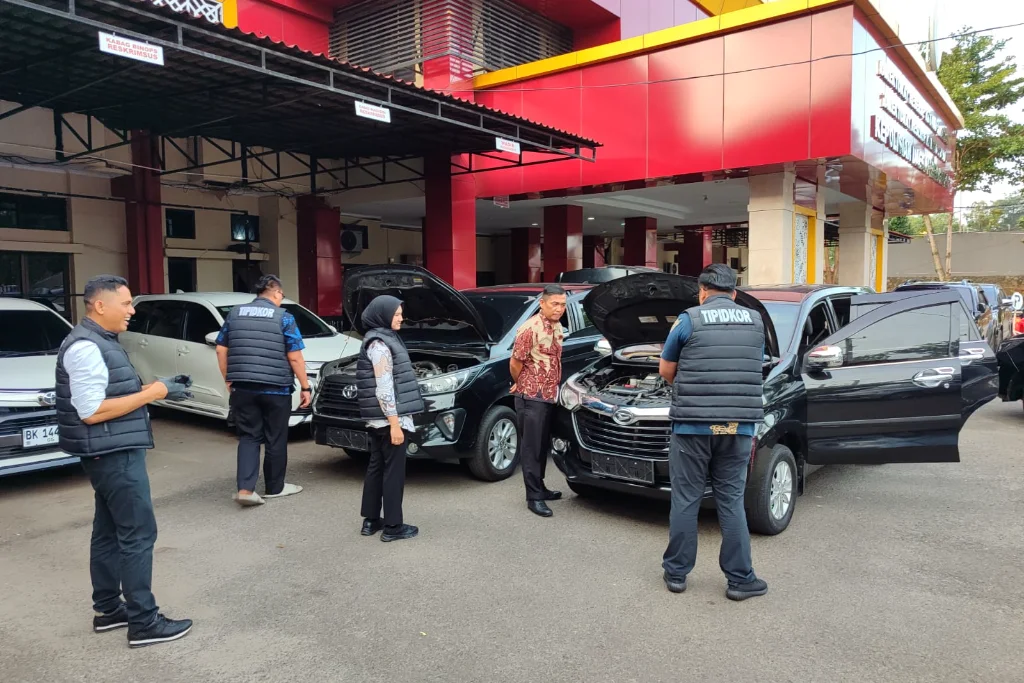 Diduga Hasil Gratifikasi dan Suap, Dua Mobil Tersangka Korupsi PHL Perumda Tirta Hidayah Disita