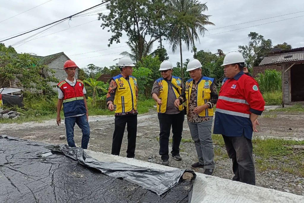 Dinas PU-PR Dampingi Wakil Bupati Blitar Sidak Proyek Jalan Beton, Pastikan Pekerjaan Berkualitas dan Aman