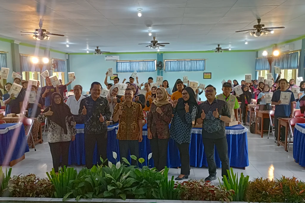 Disnaker Kabupaten Blitar Cetak 166 Tenaga Profesional Bersertifikat BNSP Lewat Dana DBHCHT