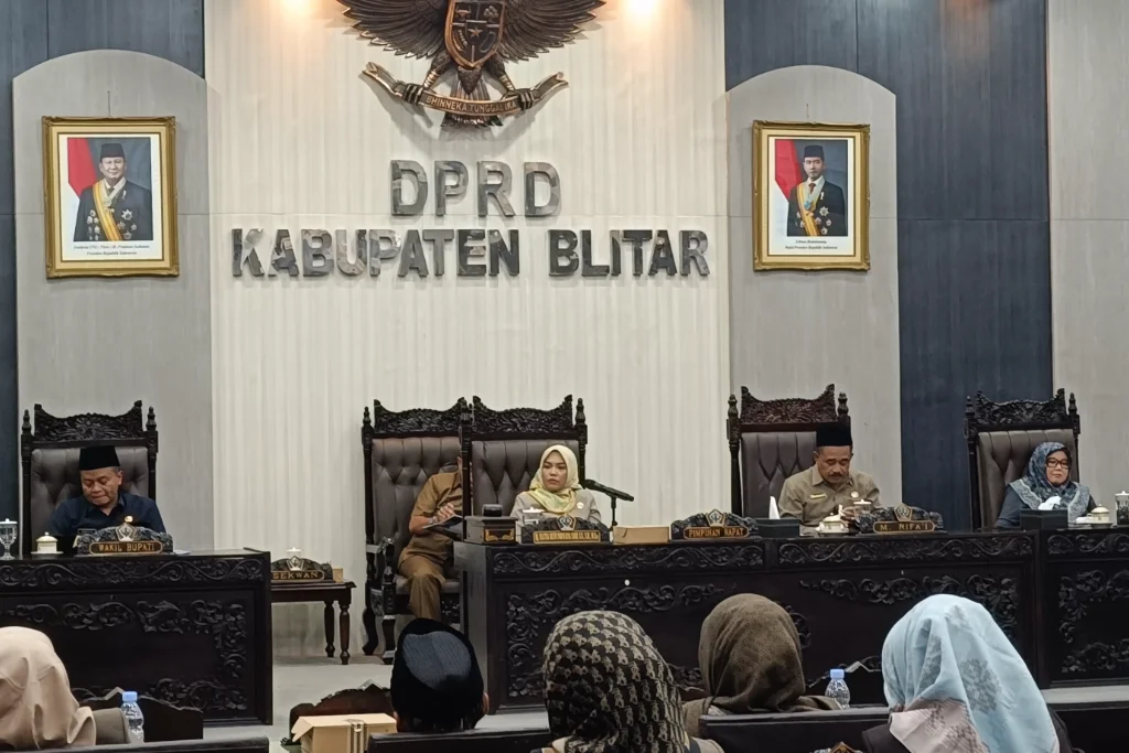 DPRD Blitar Gelar Rapat Paripurna Bahas APBD 2026, Fraksi Sampaikan PU