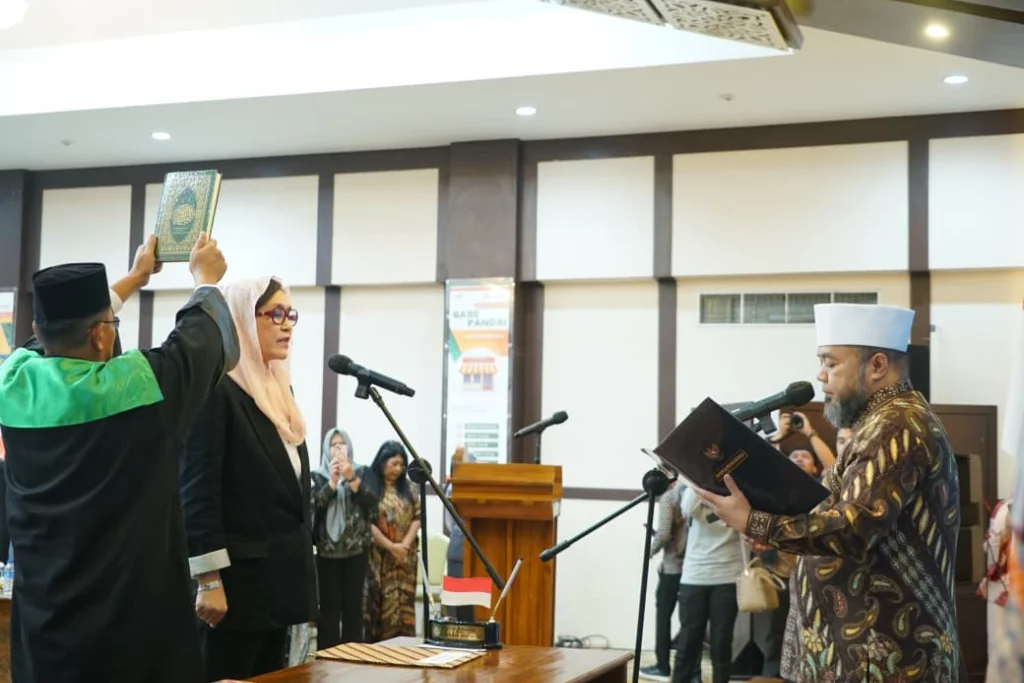 Gubernur Lantik Elva Hartati sebagai Komisaris Baru Bank Bengkulu