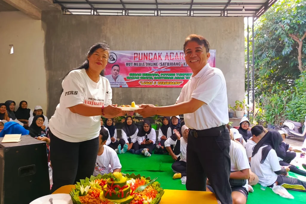 Lima Tahun Berkarya, Satujuang Blitar Gelar Senam Bersama dan Salurkan Santunan Kepada Anak Yatim