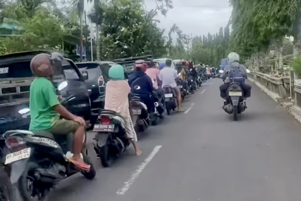 Pemprov Sebut Cuaca Buruk Sebabkan Mengularnya Antrian BBM di Bengkulu, Pertamina Katakan Ini