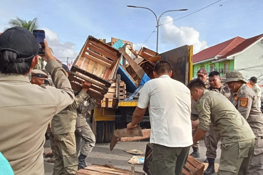 Penertiban Pedagang Pasar Minggu Bengkulu Ricuh, Tiga Anggota Satpol PP Terluka