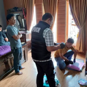 Rumah Eks Sekda Lebong Digeledah Polda Bengkulu, 8 Boks Dokumen Disita Rumah Eks Sekda Lebong Digeledah Polda Bengkulu, 8 Boks Dokumen Disita