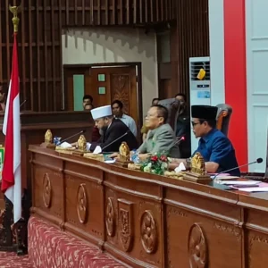 Sidang Paripurna DPRD Provinsi Bengkulu Banjir Interupsi, Surat PAW Ketua DPRD Akhirnya Dibacakan