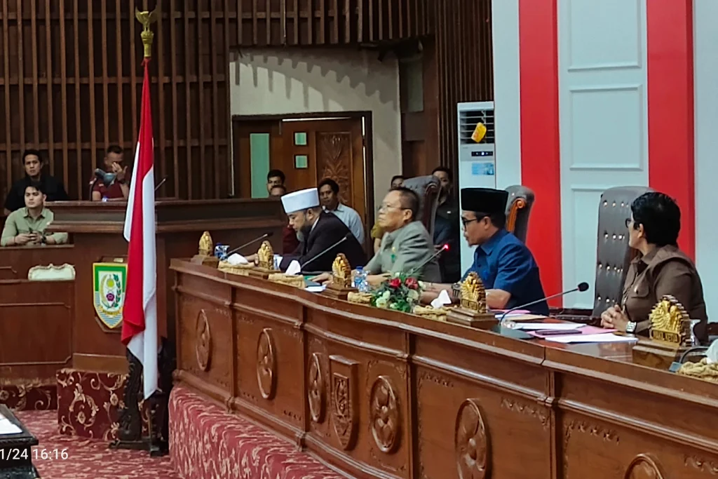Sidang Paripurna DPRD Provinsi Bengkulu Banjir Interupsi, Surat PAW Ketua DPRD Akhirnya Dibacakan