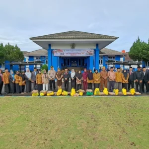 Wabup Lebong Tunjukkan Kepedulian Veteran, Serahkan Bingkisan Sembako Wabup Lebong Tunjukkan Kepedulian Veteran, Serahkan Bingkisan Sembako