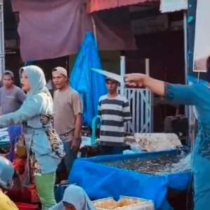 Diacungkan Pisau Oleh Pedagang Pasar Minggu Satpol PP Kota Bengkulu Lapor Polisi