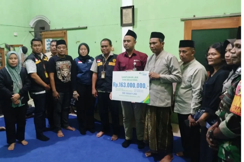 Disnaker Kab Blitar Dampingi Pemulangan Jenazah PMI Korban Kebakaran Hongkong ke Rumah Duka