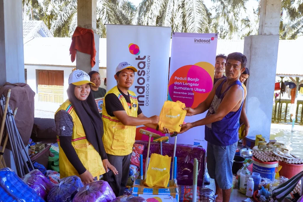 Indosat Salurkan Bantuan Kebutuhan Dasar dan Prioritaskan Kelompok Rentan Korban Banjir Langkat
