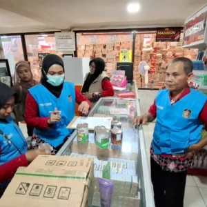 Jelang Nataru TKP2MD Kota Blitar Sidak Toko Retail Moderen Temukan Produk Kedaluwarsa dan Rusak