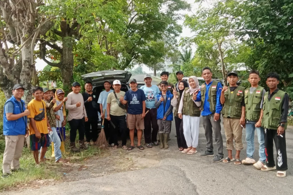 Kerja Bakti Bersama di Muara Bangkahulu: Wujud Sinergi Karang Taruna, Warga, dan Pemerintah