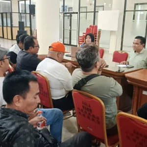 Puluhan Awak Media Gruduk RSUD Mardi Waluyo, Dugaan Pungli Cuci Darah Memanas