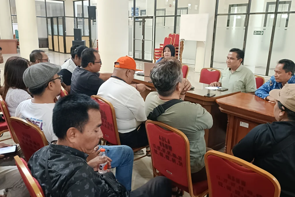 Puluhan Awak Media Gruduk RSUD Mardi Waluyo, Dugaan Pungli Cuci Darah Memanas