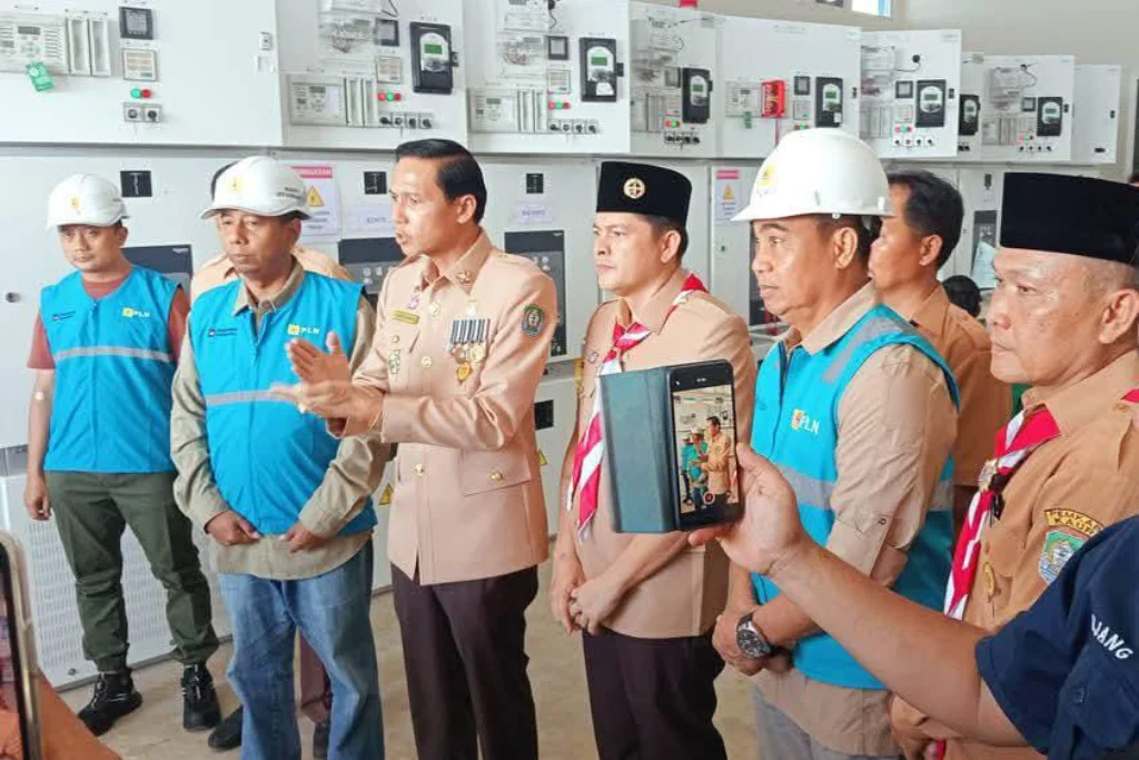 Sidak Pembangunan SUTT, Bupati Kaur Optimis Keluhan Mati Lampu Berakhir Tahun 2026
