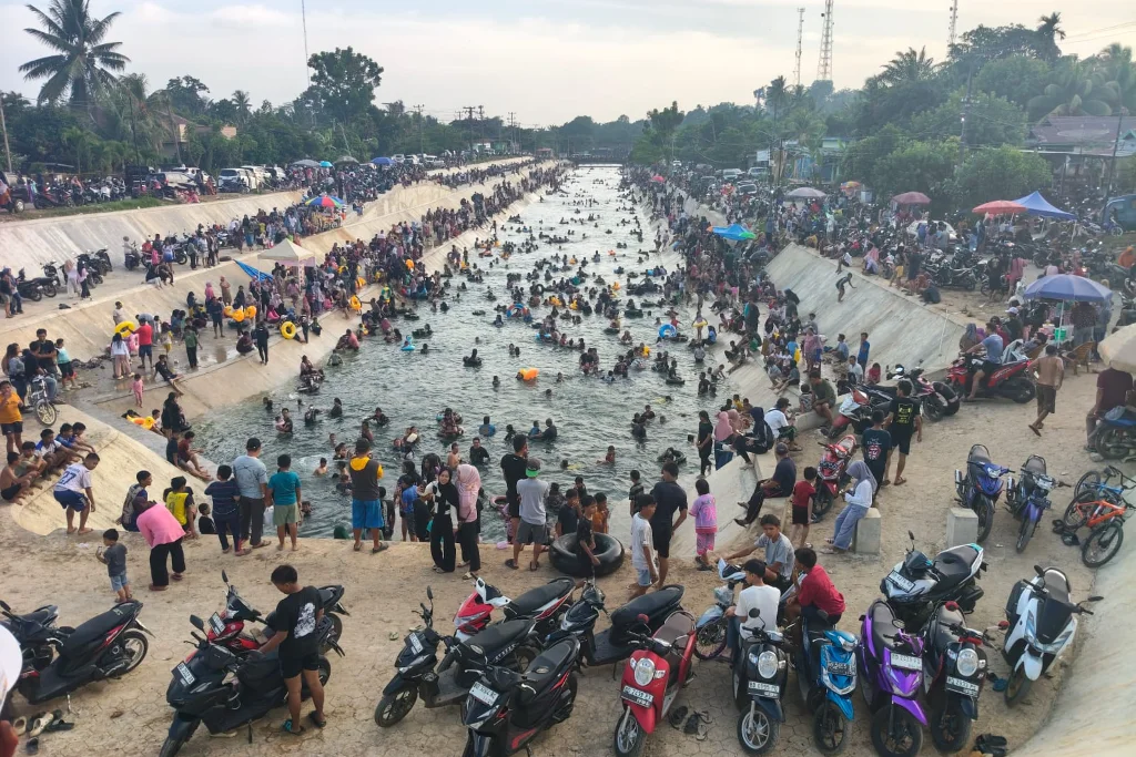 5.000 Pengunjung Padati Wahana Air di Bendungan Seluma, Trending di Medsos!