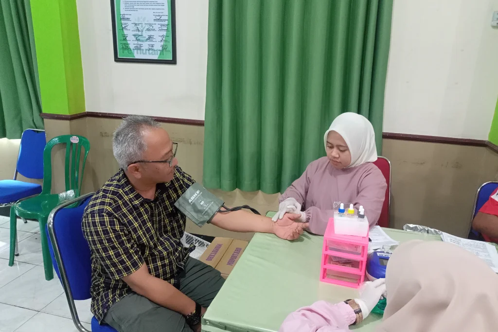 Antusiasme Karyawan Meningkat, KPH Blitar Sukses Adakan Donor Darah untuk Kesehatan Bersama PMI