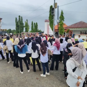 Belasan Tahun Mengabdi Berujung Dipecat, Ratusan Honorer Seluma Geruduk Kantor Bupati