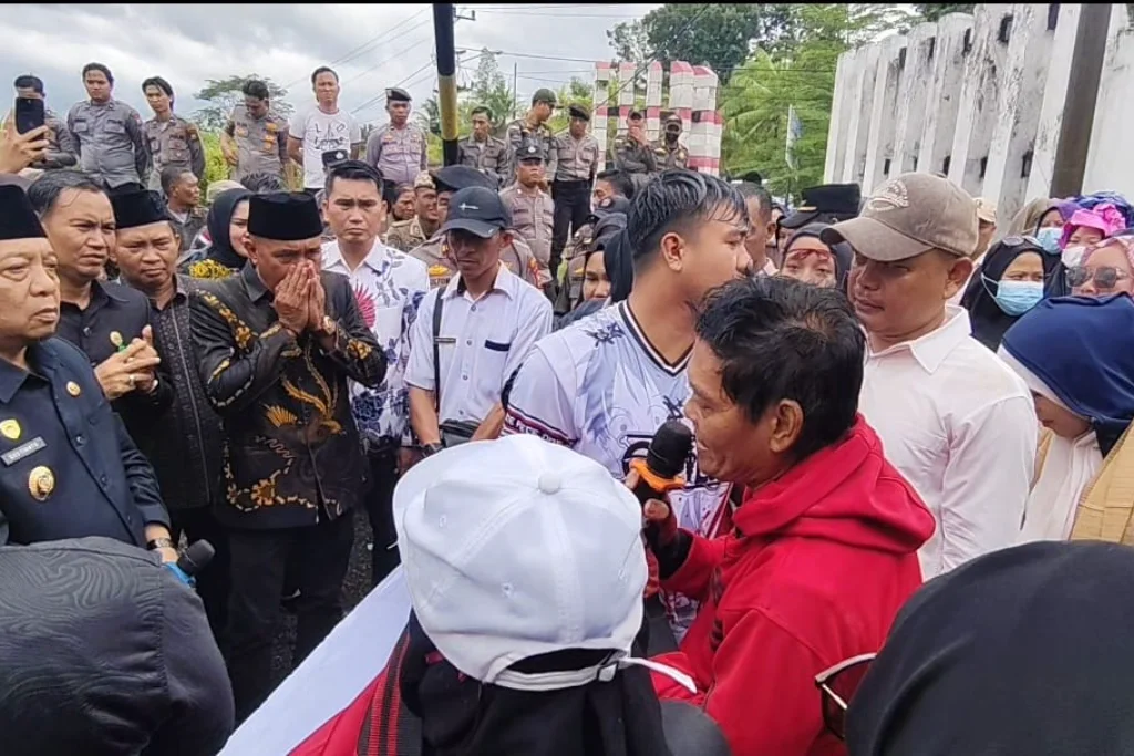 Belasan Tahun Mengabdi Tanpa Dihargai, Dang Yok Berkeluh Kesah Kepada Wabup Seluma