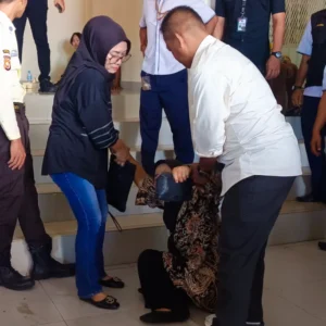 Ibu Korban Pemerkosaan Dukun Cabul Histeris di PN Bengkulu, Diejek Dari Sel