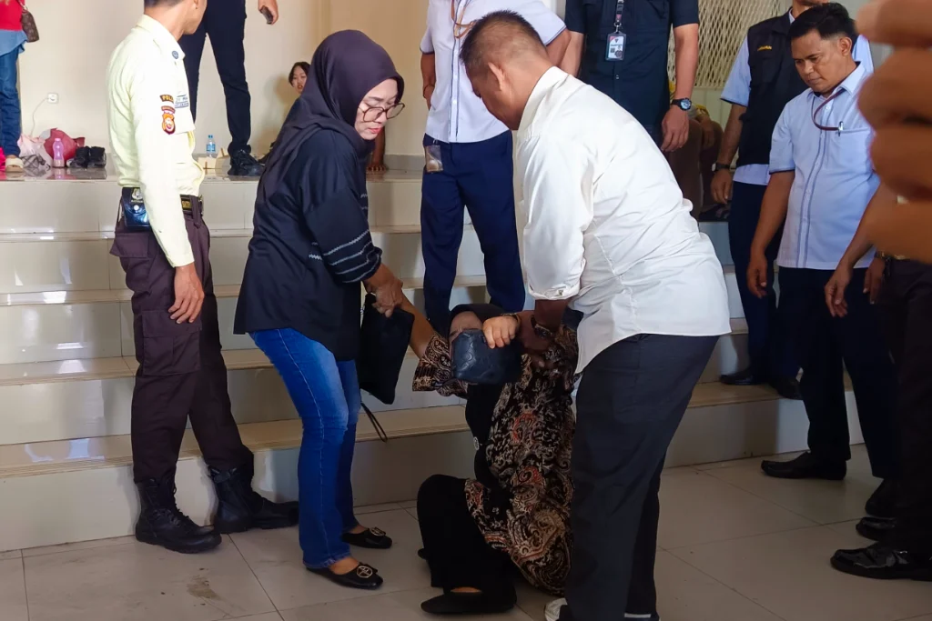 Ibu Korban Pemerkosaan Dukun Cabul Histeris di PN Bengkulu, Diejek Dari Sel