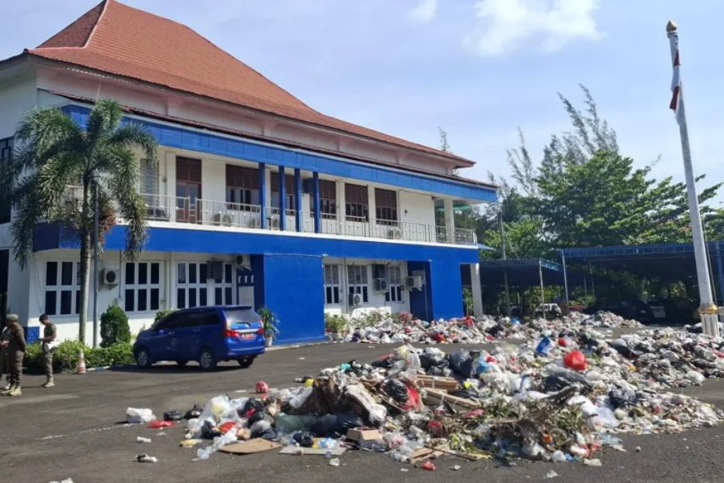 Kontras Penanganan Protes Sampah: Ketika Jalur Hukum Diambil di Bengkulu, Daerah Lain Pilih Dialog