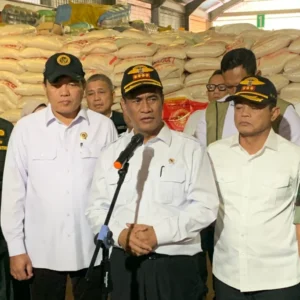 Mentan Amran Murka Lihat 1.000 Ton Beras Selundupan di Karimun: Sebut Mafia Pengkhianat Negara!