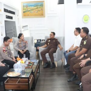 Perkuat Sinergitas ! Usia Menjabat Kapolres Karimun AKBP Yunita Sambangi Sejumlah Instansi Perkuat Sinergitas ! Usia Menjabat Kapolres Karimun AKBP Yunita Sambangi Sejumlah Instansi