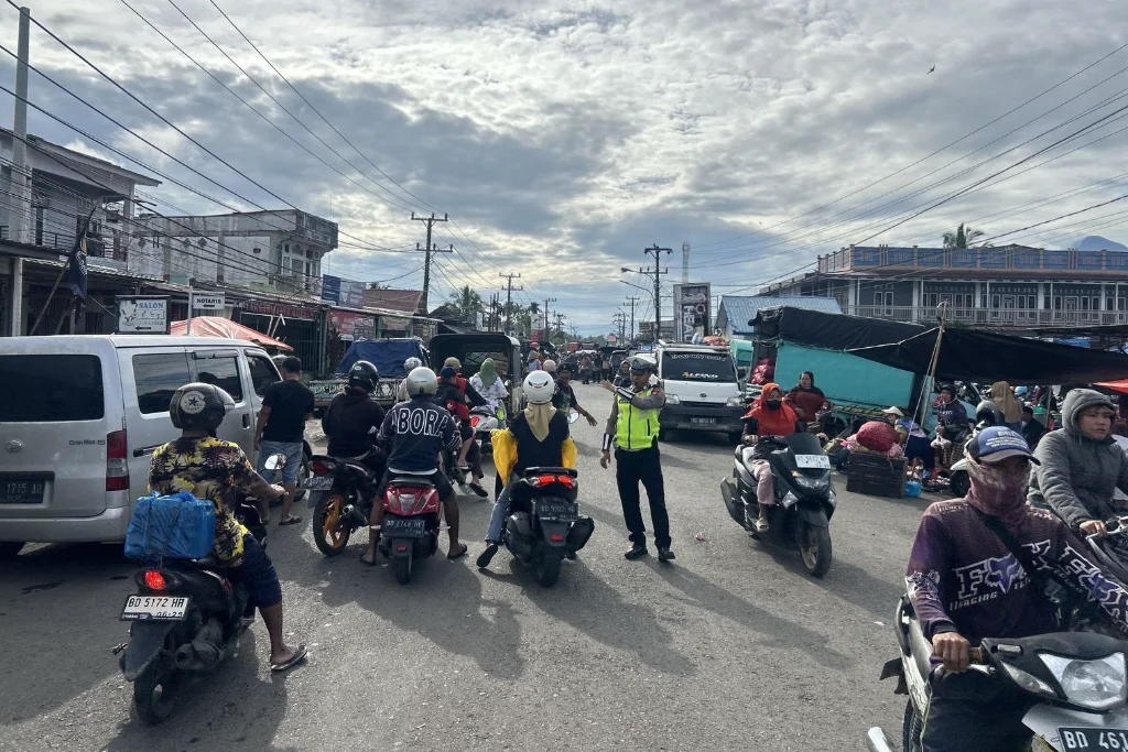 Satlantas Polres Lebong Berhasil Urai Kemacetan di Terminal Muara Aman, Lalu Lintas Lancar
