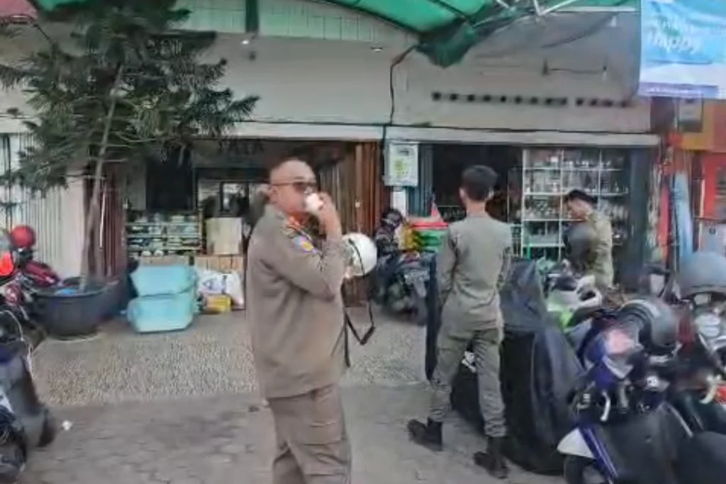Satpol PP Kota Bengkulu Kembali Tegur Juru Parkir di Simpang Sekip, Imbauan Walikota Diabaikan