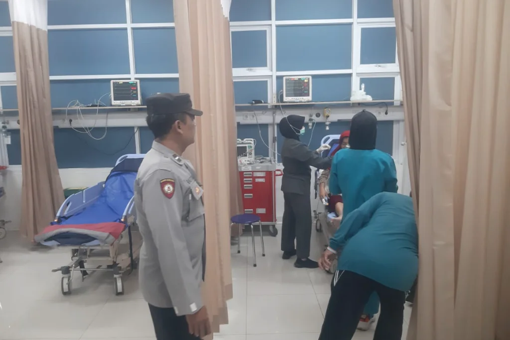 Sigap! Polsek Udanawu Polres Kota Blitar Kawal Pasien Asma Kritis, Nyawa Terselamatkan