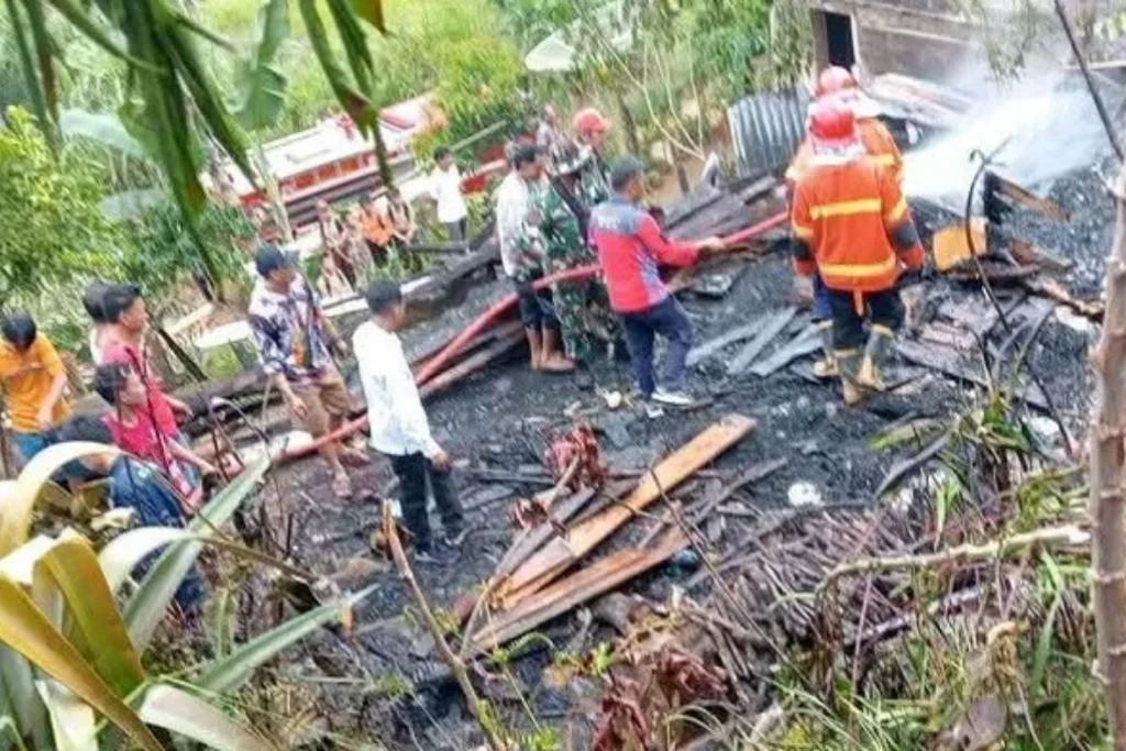 Tangis Pilu Istri Korban Kebakaran Lebong: Rumah Ludes Saat ikut Panen Padi