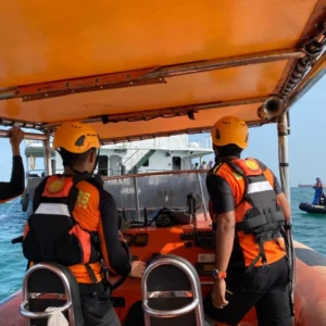 Tim SAR Gabungan Cari ABK Kapal Tamark 02 yang Jatuh di Perairan Tanjung Pinggir Batam Tim SAR Gabungan Cari ABK Kapal Tamark 02 yang Jatuh di Perairan Tanjung Pinggir Batam