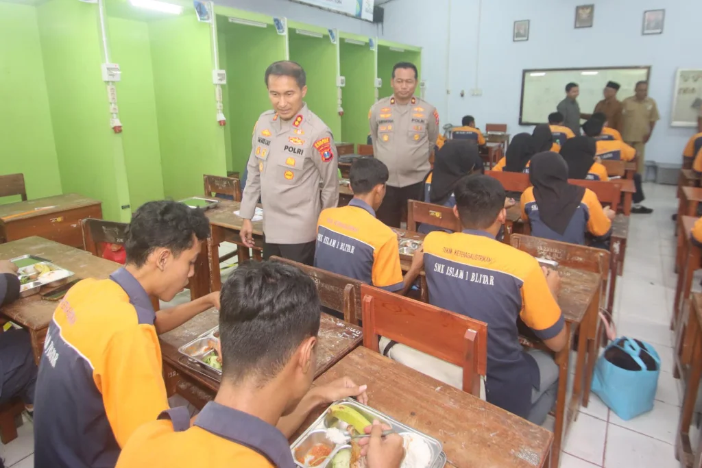 Transparansi Bantuan Sosial: Kapolres Blitar Kota Pastikan MBG Tepat Sasaran