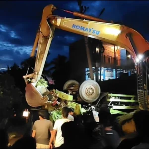 Evakuasi Dramatis 6 Jam di Fly Over Tais Pasca Kecelakaan Maut Truk Kontainer