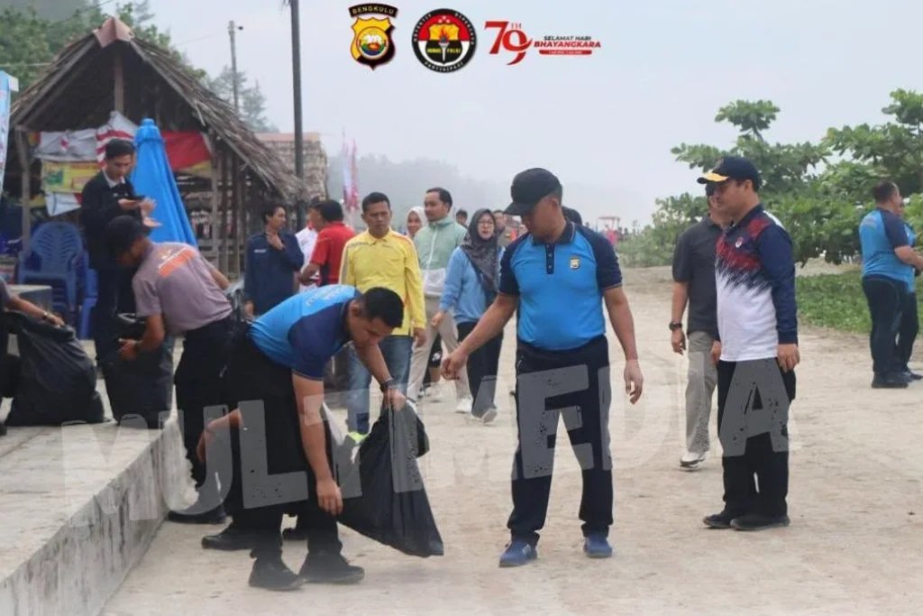Gerakan GEMPAR Beraksi: Ditintelkam Polda Bengkulu Pimpin Kurve di Pantai Zakat, Dukung Indonesia Asri