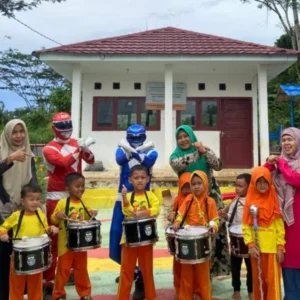 Inovasi Tiada Henti, Petugas SPPG Seluma Distribusikan MBG dengan Kostum Super Hero Inovasi Tiada Henti, Petugas SPPG Seluma Distribusikan MBG dengan Kostum Super Hero