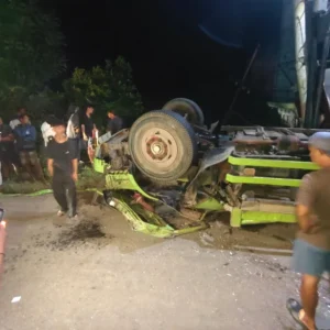 Kecelakaan Maut di Fly Over Tais: Truk Kontainer Rem Blong, Sopir dan Kernet Terjepit