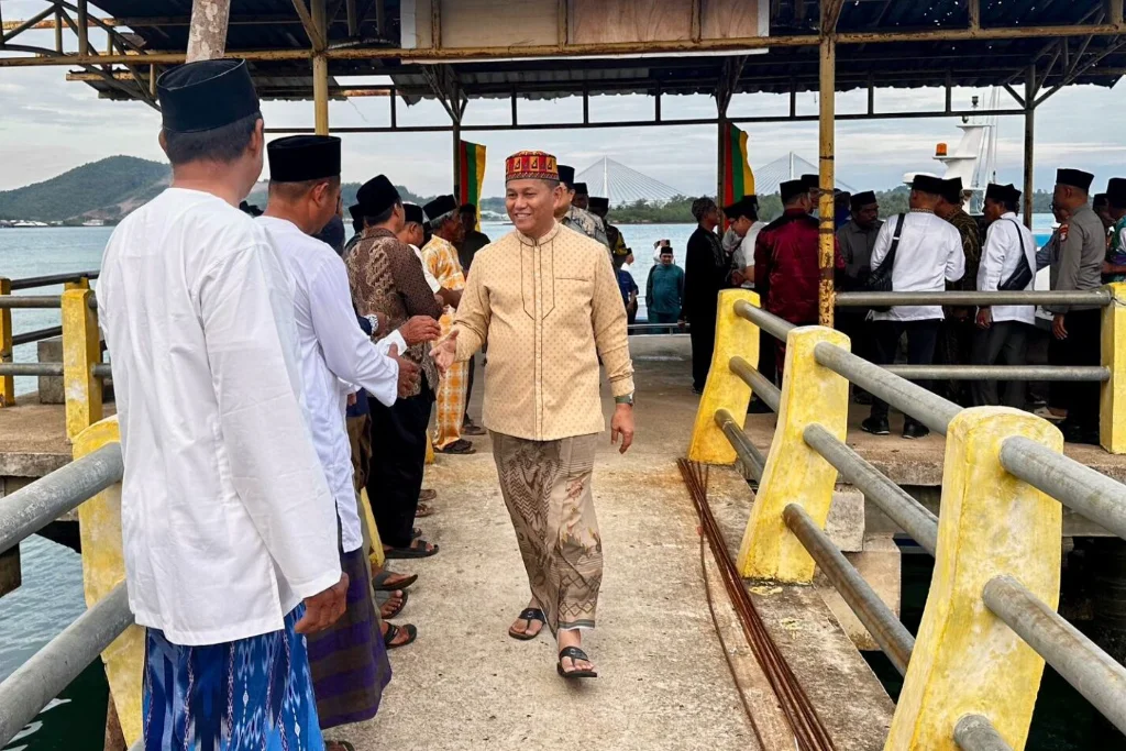 Safari Ramadan: Pemko Batam Pastikan Masa Depan Cerah Anak Hinterland dengan Beasiswa
