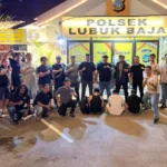 Tak Terima Istri Dimaki, Tiga Pria di Batam Keroyok dan Bacok Korban di Depan Alfamart