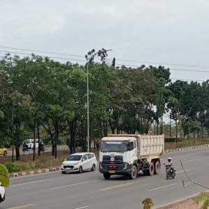 Truk ODOL Pengangkut Tanah di Batam Ugal-ugalan, Ancam Nyawa Pengguna Jalan