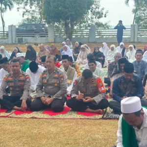 Batam Dilanda Kekeringan, Polisi dan Warga Salat Istisqa Mohon Hujan